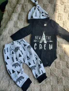 New to the Crew Black and White Baby Outfit Set
